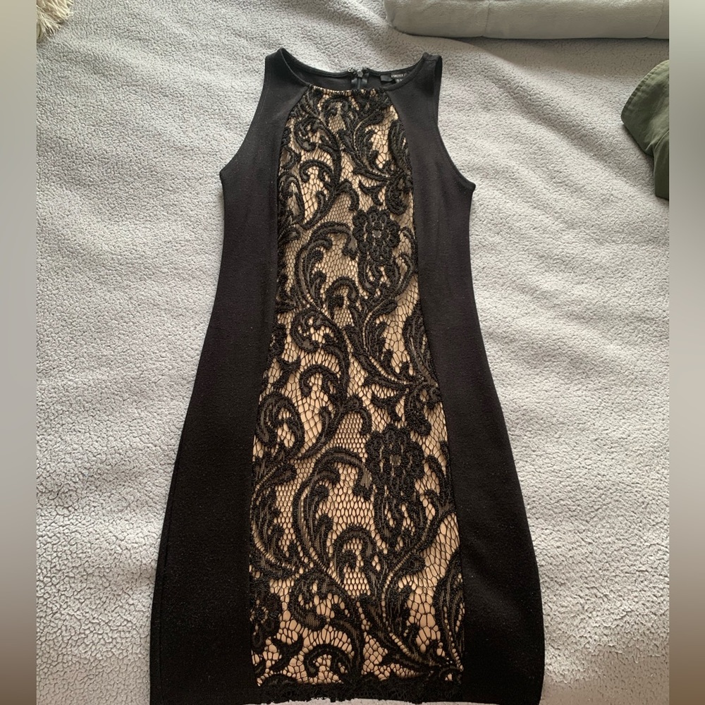 Bodycon dress with lace